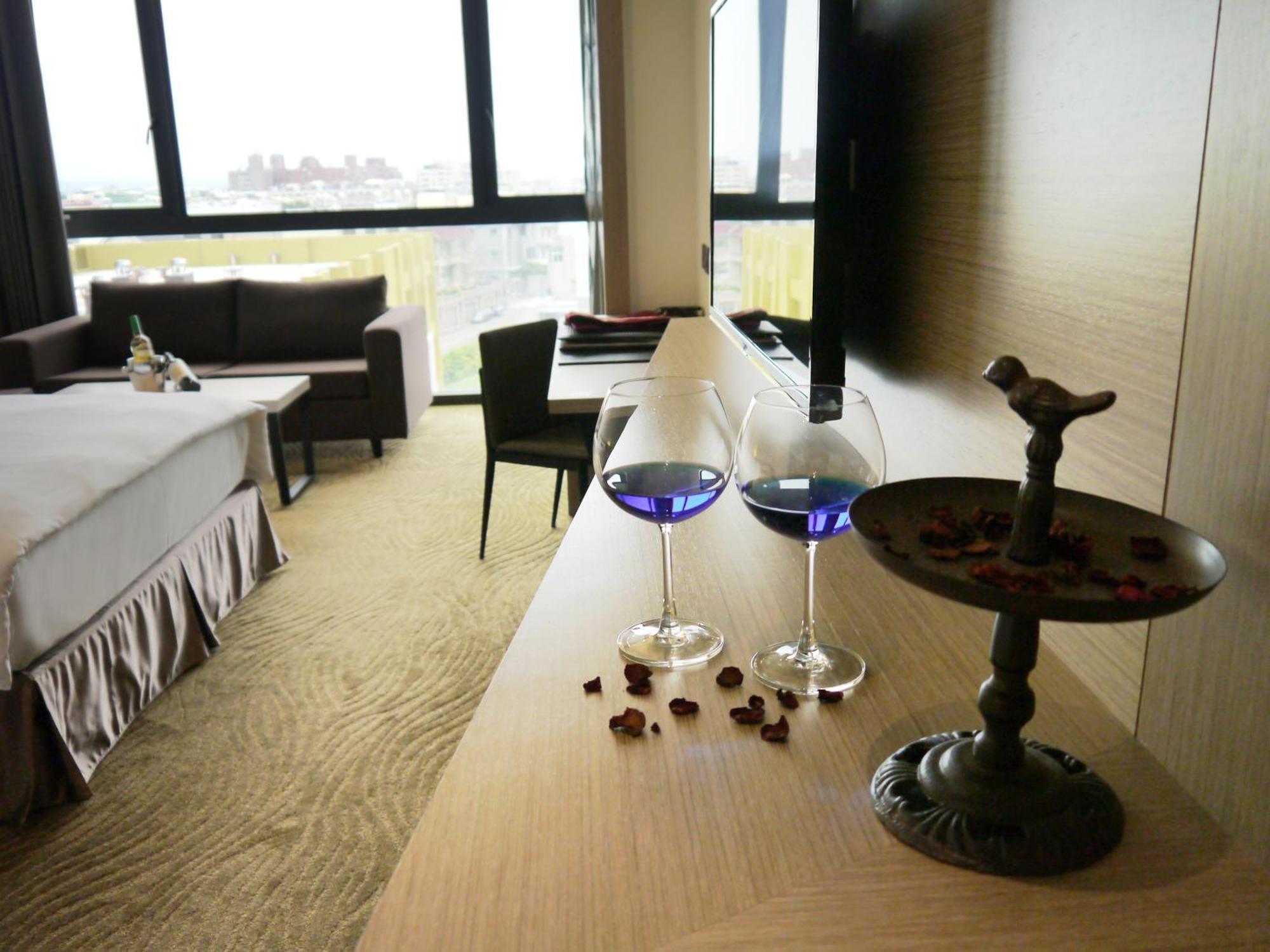 Look Royal Resort Chiayi Habitación foto A suite at the hotel