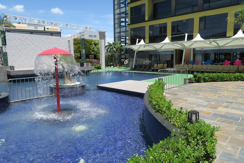 Look Royal Resort Chiayi Exterior foto The pool at the hotel