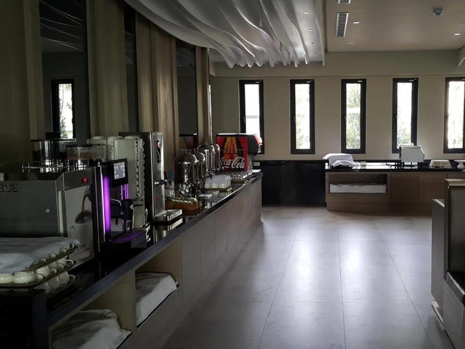 Look Royal Resort Chiayi Exterior foto A laboratory at the University of the South Pacific