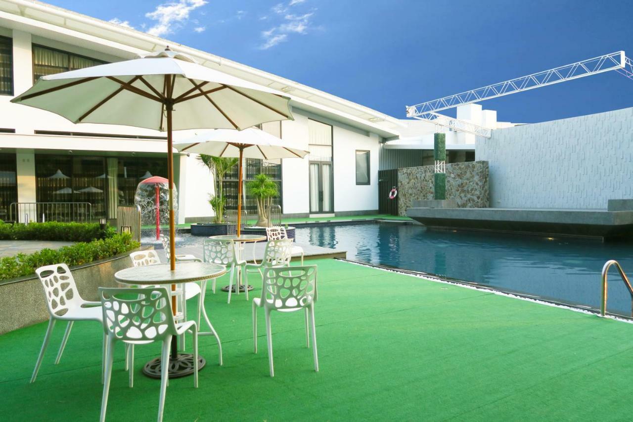 Look Royal Resort Chiayi Exterior foto The pool at the hotel